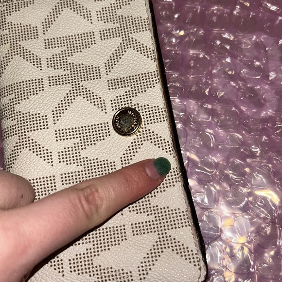 MICHAEL KORS MONOGRAM BEIGE WALLET - Picture 13 of 15